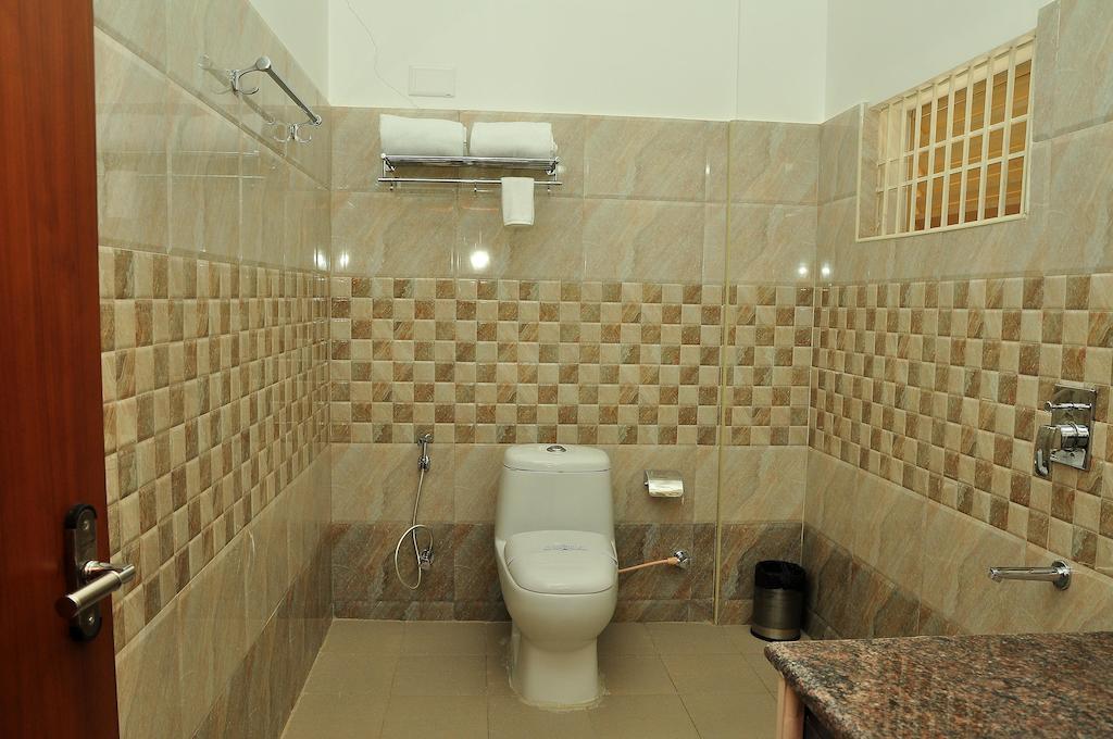 Holiday Hill Hotel & Suites Sultan Bathery Room photo